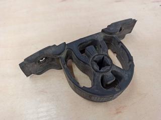 кронштейн глушителя BMW 7 серия E65/E66/E67 [рестайлинг] 2005, 3.0 л., дизель, 1438435