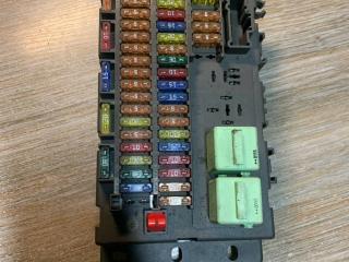 блок предохранителей Mini Cooper 1 поколение 2001, 1.6 л., W10 B16 A, бензин, АКПП, красный, хетчбэк 5 дв., 084656300301, 518030317, 1509011