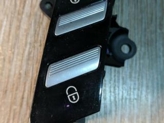 кнопка центрального замка Mercedes-Benz S-Класс W221 [рестайлинг] 2012, 3.0 л., OM 642.862, дизель, АКПП, серебристый, седан, 2218213151, A2218213151