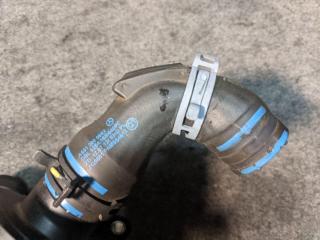 патрубок (трубопровод, шланг) Mercedes-Benz GL-Класс X166 2015, 2.1 л., OM 651.960, дизель, АКПП, 6512000682, A6512000685