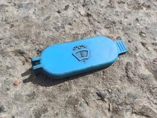 крышка бачка омывателя Mini Cooper 1 поколение 2001, 1.6 л., W10 B16 A, бензин, АКПП, красный, хетчбэк 5 дв.