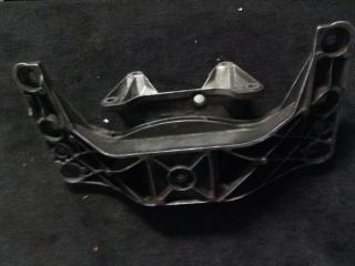 кронштейн КПП BMW 5 серия E60/E61 2005, M57 D25 (256D2), АКПП, седан, 6761106