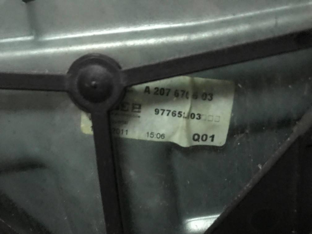 стеклоподъемник задний правый Mercedes-Benz E-Класс W212/S212/C207/A207 2011, 1.8 л., M 271.860, бензин, АКПП, черный, кабриолет, A207670603 - фото №1