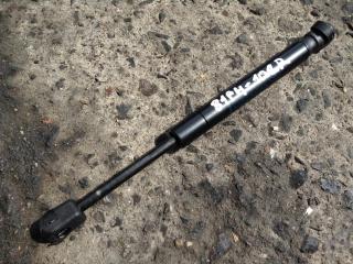 амортизатор капота BMW 5 серия E60/E61 2006, 3.0 л., M57 D30 (306D4), дизель, АКПП, синий, седан