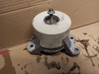 подушка крепления двигателя Mercedes-Benz S-Класс W222 [рестайлинг] 2019, 3.0 л., бензин, A2382403400