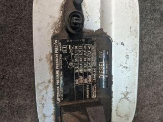 лючок топливного бака Mercedes-Benz C-Класс W204/S204 2008, 2.2 л., дизель, МКПП, серебро, седан, A2046300067, 2046300067