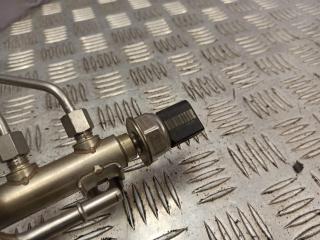 pегулятор давления топлива BMW 3 серия E90/E91 [рестайлинг] 2011, 2.0 л., N43 B20 A, бензин, АКПП, черный, универсал, 7537319