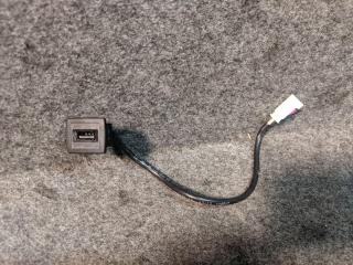 разъем AUX / USB Mercedes-Benz 2013, 2.1 л., OM 651.913, дизель, АКПП, седан, A1728200515, 1728200515