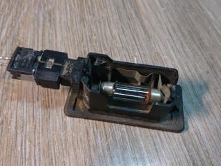 подсветка номера BMW X6 E71/E72 2009, 3.0 л., M57 D30 (306D5), дизель, АКПП, внедорожник 5 дв., 9372001