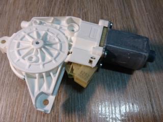 моторчик стеклоподъемника передний правый Mercedes-Benz M-Класс W164 [рестайлинг] 2010, 3.0 л., OM 642.820, дизель, АКПП, серебристый, внедорожник 5 дв., правый руль, A2518200842