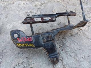 кронштейн насоса пневмоподвески Mercedes-Benz S-Класс W220 [рестайлинг] 2005, A2205240440