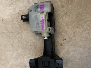 активатор замка крышки топливного бака Mercedes-Benz M-Класс W164 [рестайлинг] 2010, 3.0 л., OM 642.820, дизель, АКПП, серебристый, внедорожник 5 дв., правый руль, A2518200197, 2518200197