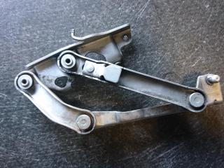 петля капота левая Mercedes-Benz E-Класс W211/S211 2004, 3.2 л., OM 648.961, дизель, АКПП, универсал, A2118800128