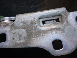 петля капота левая Mercedes-Benz 2013, 2.1 л., OM 651.913, дизель, АКПП, седан, A2048800728