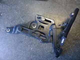 петля капота правая BMW X5 E70 2008, 4.8 л., N62 B48 B, бензин, АКПП, внедорожник 5 дв., 7148348