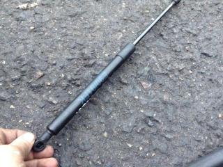 амортизатор капота BMW 3 серия E90/E91/E92/E93 [рестайлинг] 2008, 3.0 л., N54 B30 A, бензин, АКПП, седан