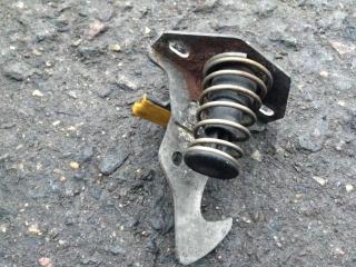 захватный крюк капота BMW 3 серия E90/E91/E92/E93 [рестайлинг] 2008, 3.0 л., N54 B30 A, бензин, АКПП, седан, 7078916