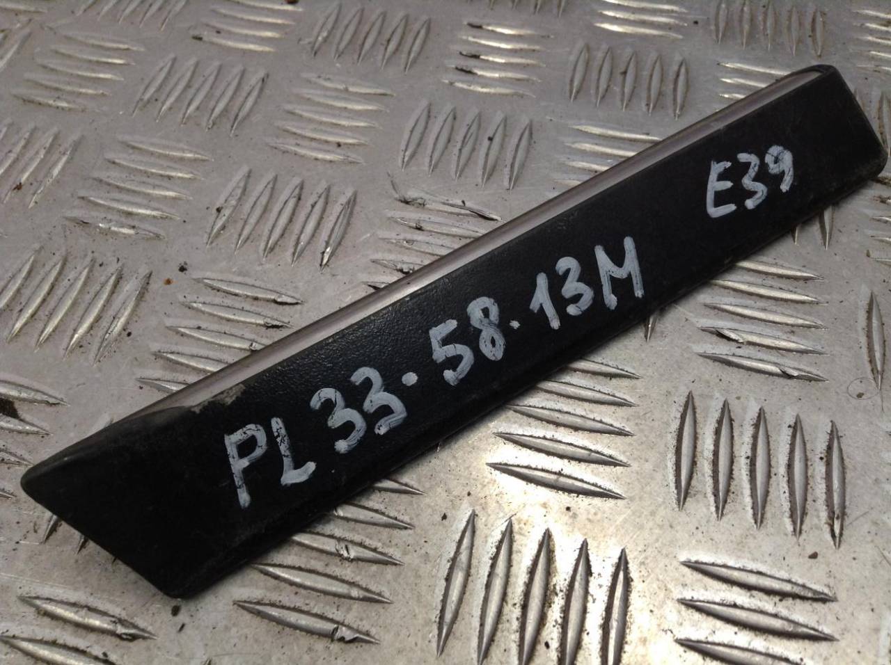 молдинг переднего левого крыла BMW 5 серия E39 1998, 2.0 л., M52 B20 (206S3), бензин, АКПП, седан, 8184481, 8159293 - фото №1