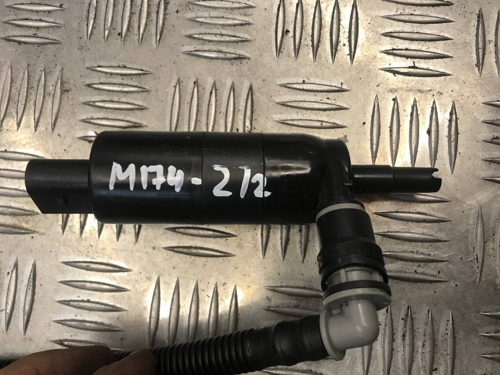 насос (моторчик) омывателя фар BMW 3 серия F30/F31/F34 2013, 2.0 л., N47 D20 C, дизель, АКПП, хетчбэк 5 дв., правый руль, 7217792, 67127217792 - фото №1