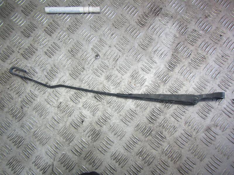 щеткодержатель (поводок стеклоочистителя, дворник) Volkswagen Passat B4 1994, 1.9 л., дизель, МКПП, универсал, 3A1955410 - фото №1