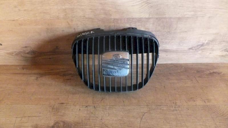 решетка радиатора SEAT Ibiza 3 поколение 2003, 6L0853854 - фото №1