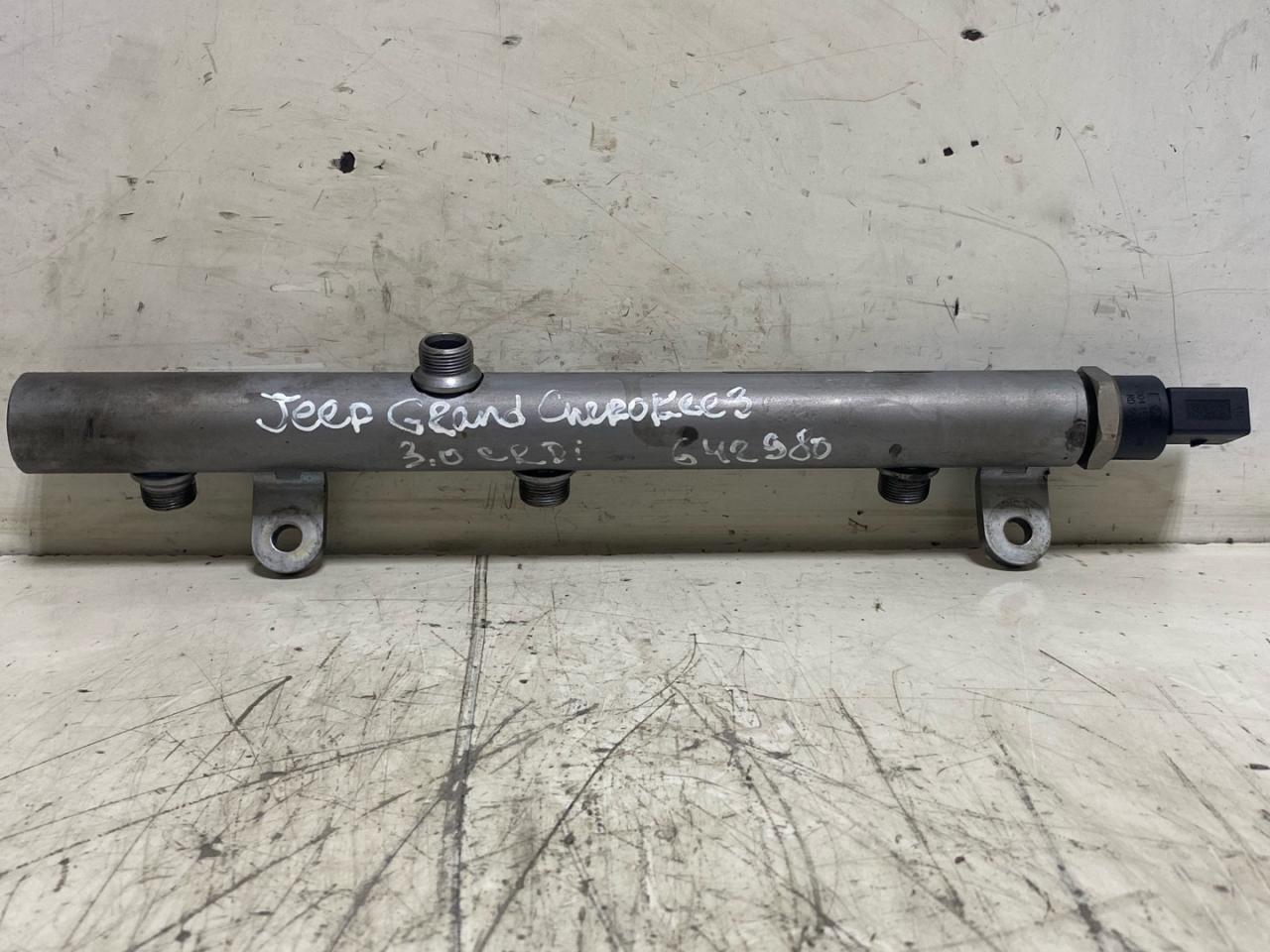 топливная рампа Jeep Grand Cherokee 4 поколение (2010 - 2013), 3.0 л., 642.980, дизель, 6420700695, 64107006002 - фото №1