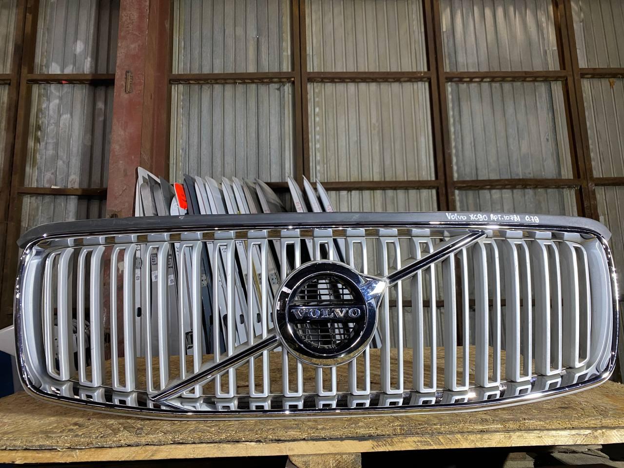 решетка радиатора Volvo XC90 2 поколение (2014 - 2019), 31425930, 31383921, 31425936, 31425933, 31425096, 31425934, 31425094, 31425932, 31383933, 31425935, 31425931, 31424095, 31425020 - фото №1