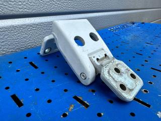 петля двери Mercedes-Benz Sprinter 2 поколение [рестайлинг] (W906) (2014 - 2018), A9067400437