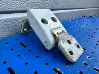 петля двери Mercedes-Benz Sprinter 2 поколение [рестайлинг] (W906) (2014 - 2018), A9067400437