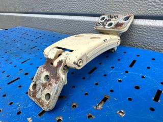 петля двери Mercedes-Benz Sprinter 2 поколение [рестайлинг] (W906) (2014 - 2018), A9067400037