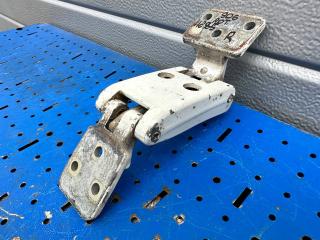 петля двери Mercedes-Benz Sprinter 2 поколение [рестайлинг] (W906) (2014 - 2018), A9067400337