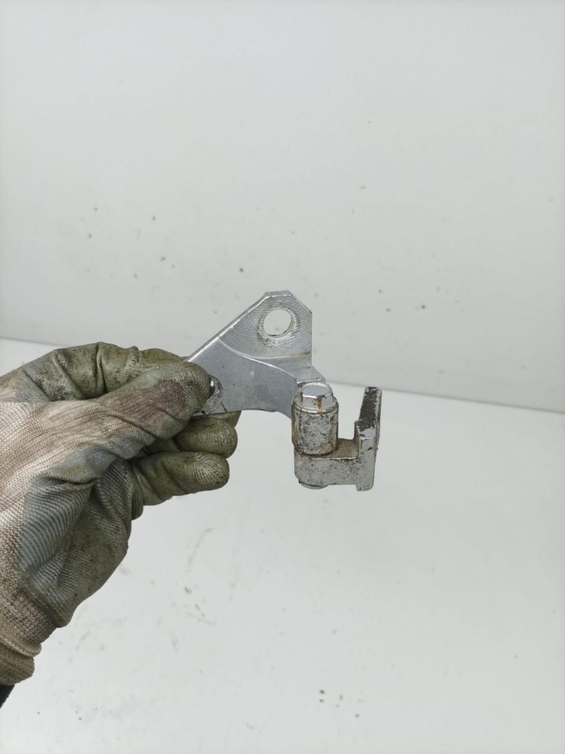 петля двери Volkswagen Passat B6 2008, 2.0 л., CBAB, дизель, МКПП, универсал, полный привод, 3C0831402D - фото №1