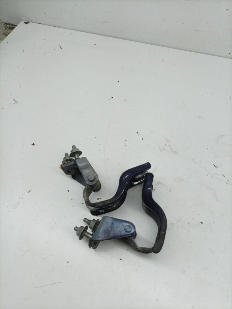 петля крышки багажника Volkswagen Passat B6 2007, 1.9 л., BLS, дизель, МКПП, универсал, 3C9827301D - фото №1