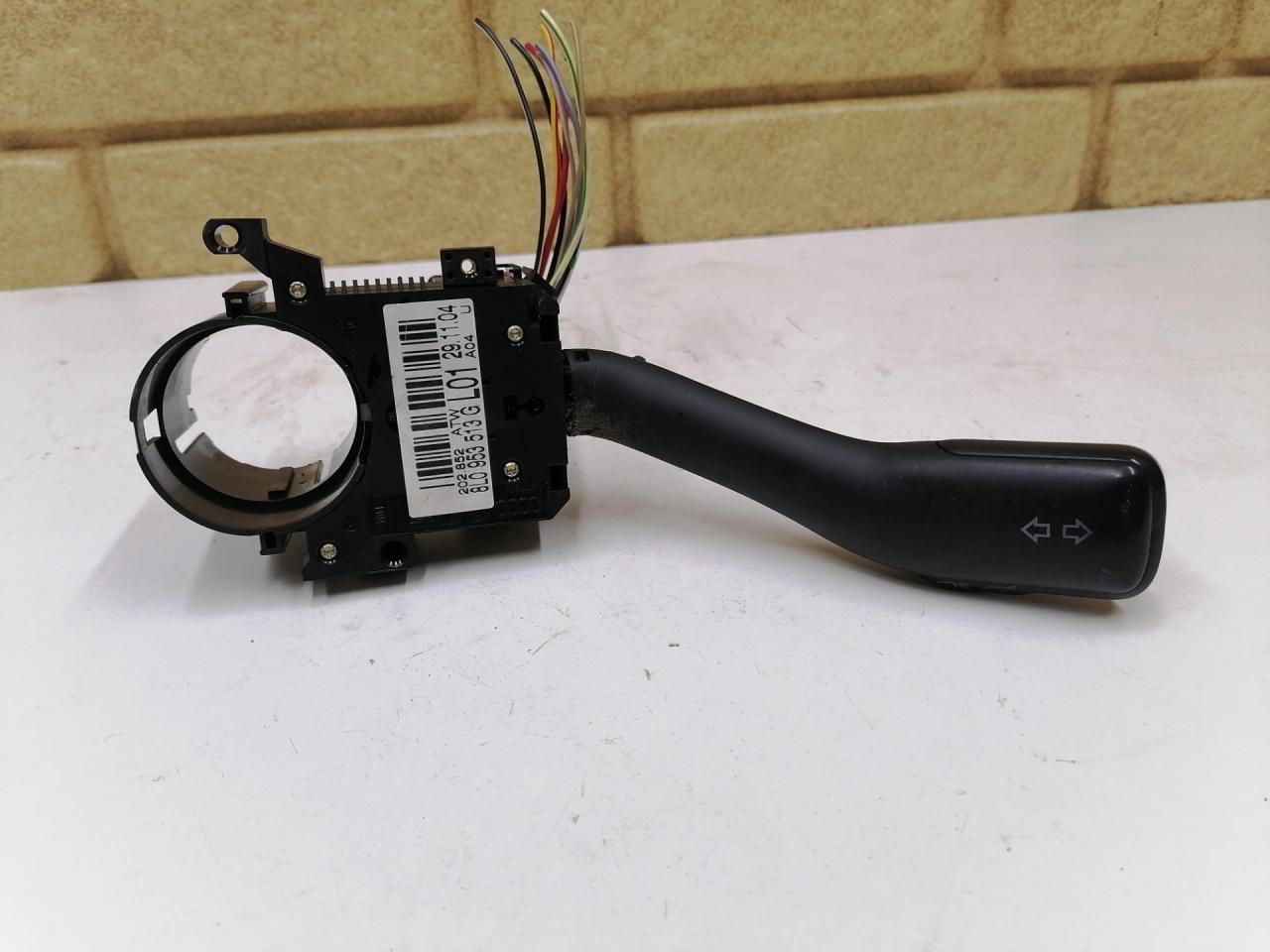 переключатель поворотов Volkswagen Golf 4 поколение 2004, 1.9 л., TDi PD, AXR, дизель, МКПП, универсал, 8L0953513G - фото №1