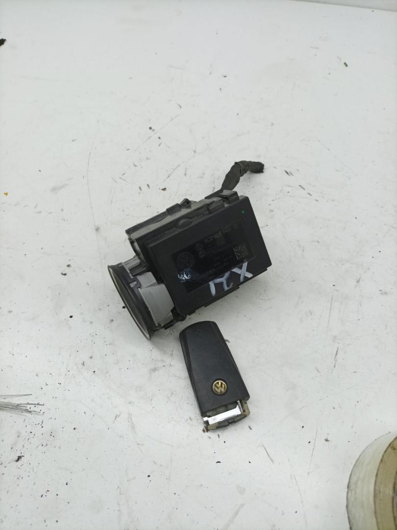 ключ Volkswagen Passat B6 2008, 2.0 л., CBAB, дизель, МКПП, универсал, полный привод, 3C0905843Q - фото №1