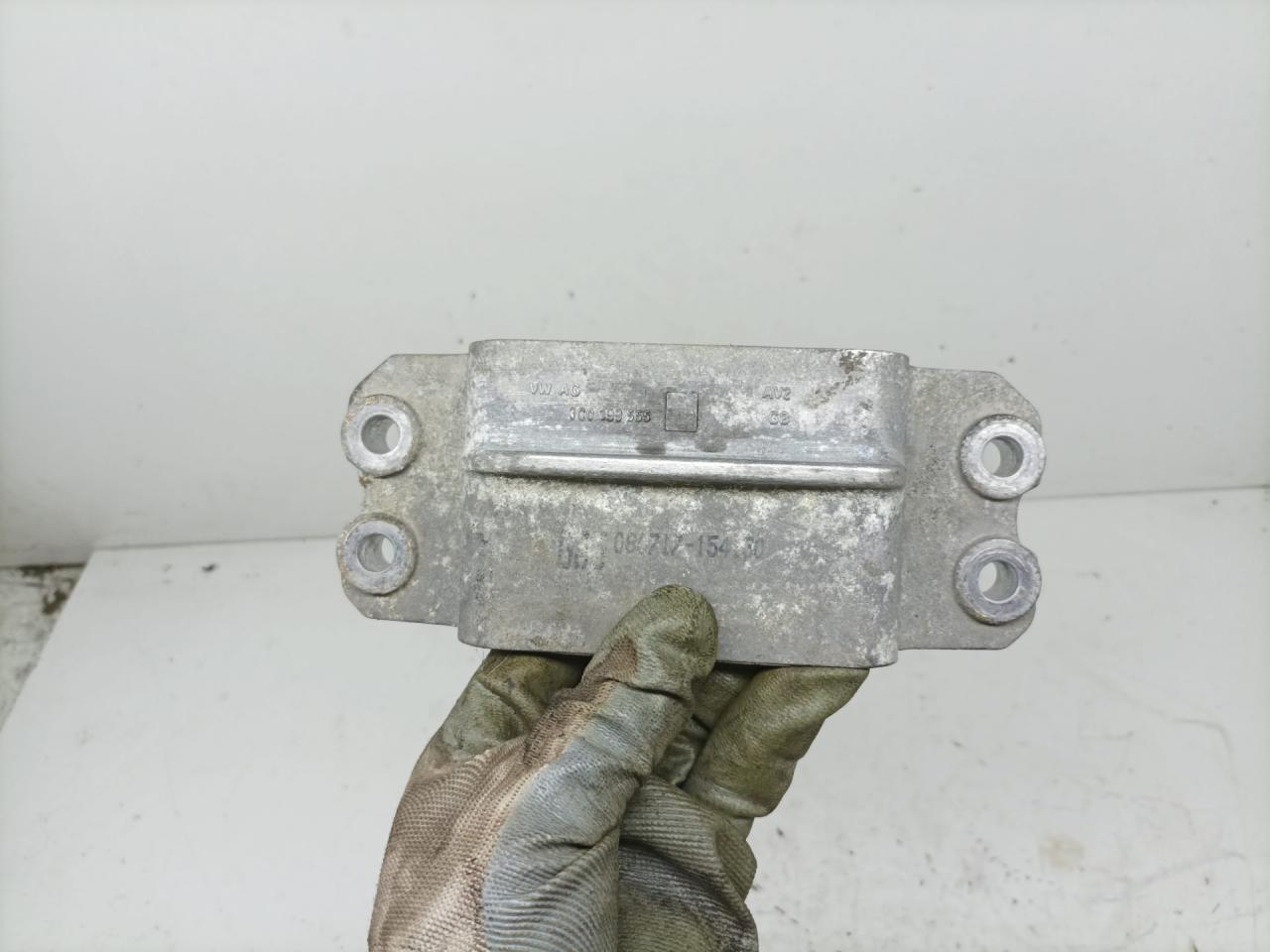 кронштейн двигателя Volkswagen Passat B6 2008, 2.0 л., CBAB, дизель, МКПП, универсал, полный привод, 3C0199555RA - фото №1