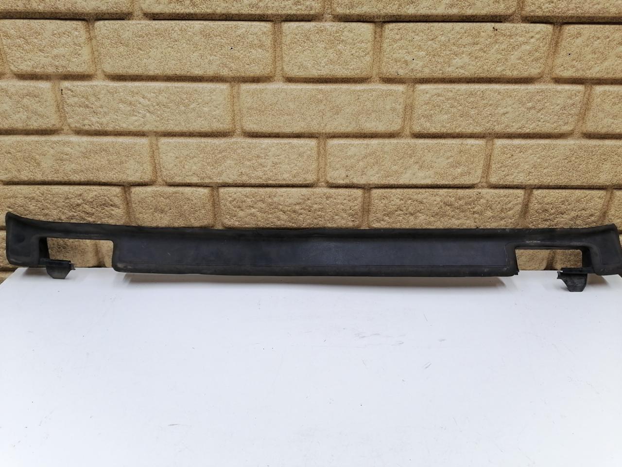 накладка декоративная Volkswagen Passat B6 2007, 1.9 л., BLS, дизель, МКПП, универсал, 3C9827257 - фото №1