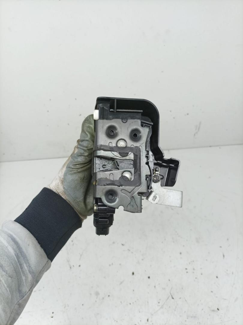 замок двери задней правой Ford Focus 2 поколение 2006, 1.6 л., G8DB, дизель, МКПП, универсал, 4M5AA26412BC - фото №1