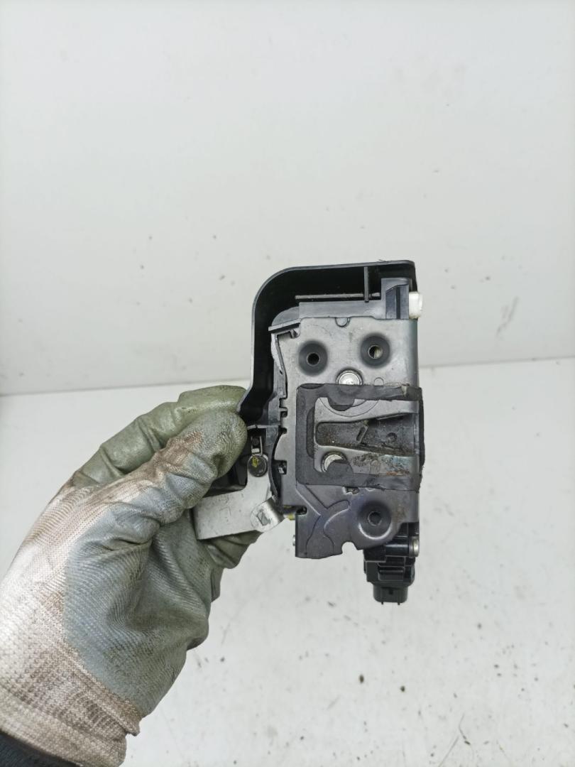 замок двери задней левой Ford Focus 2 поколение 2006, 1.6 л., G8DB, дизель, МКПП, универсал, 4M5AA264138C - фото №1