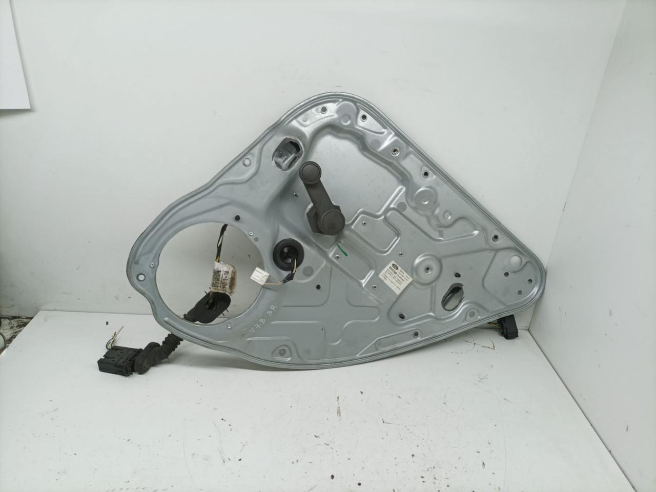 стеклоподъемник задний правый Ford Focus 2 поколение 2006, 1.6 л., G8DB, дизель, МКПП, универсал - фото №1