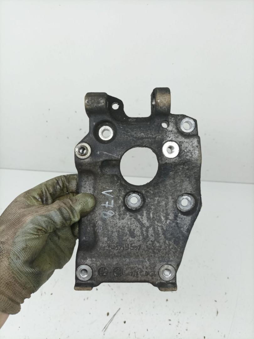 кронштейн компрессора кондиционера Ford Focus 2 поколение 2006, 1.6 л., G8DB, дизель, МКПП, универсал, 9646719580 - фото №1