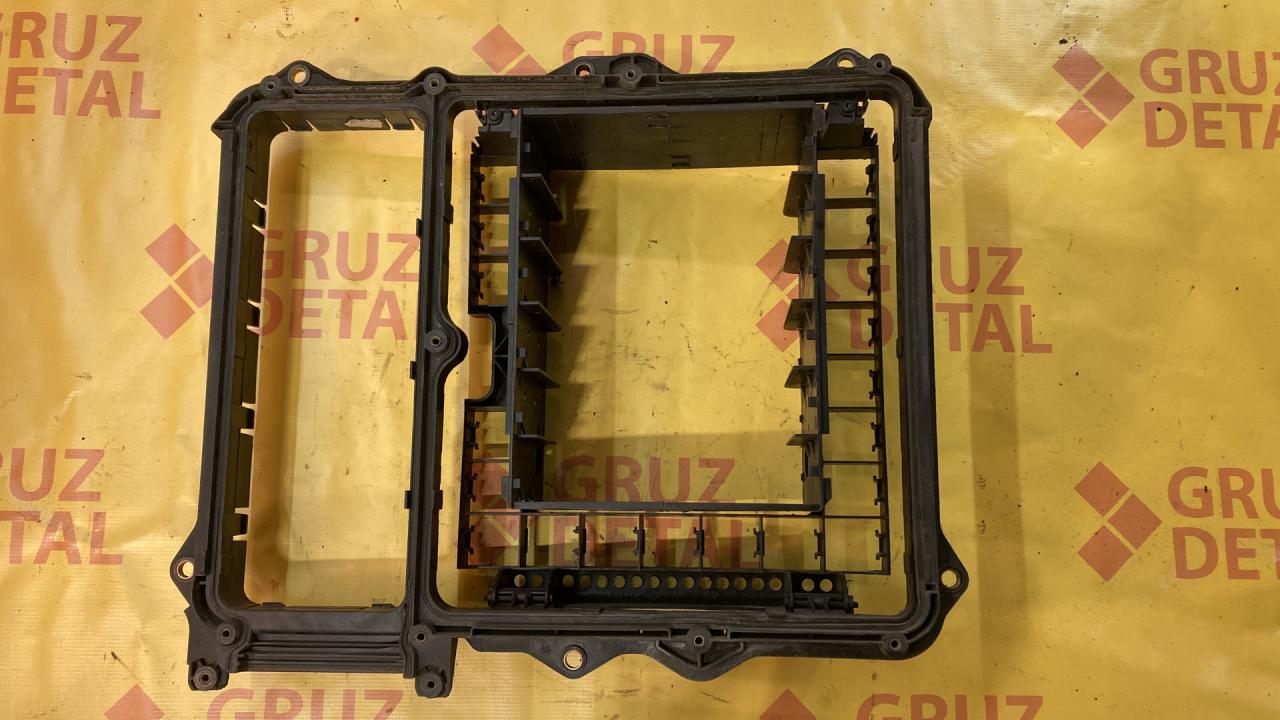 Рамка разъёмов реле MAN TGX 1 поколение 2009, 10.5 л., D 2066 LF 36, дизель, 81254410875 - фото №1