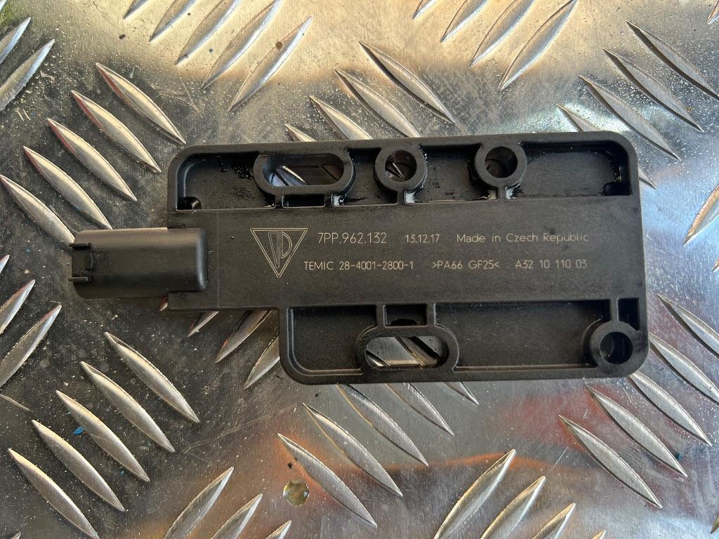 антенна Porsche Macan 1 поколение 2018, 7PP962132 - фото №1