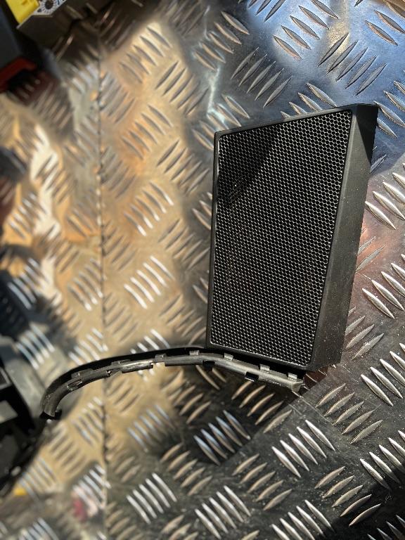 сетка на динамик Porsche Macan 1 поколение 2018, 95B035406A - фото №1