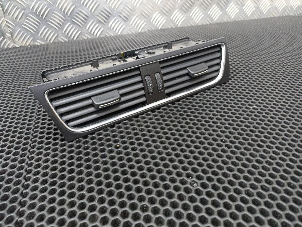 дефлектор обдува салона Audi A4 B8/8K 2010, 8T1820951B - фото №1