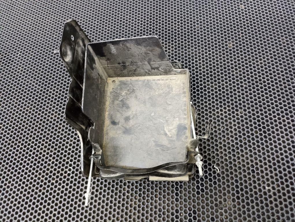 кожух аккумулятора Suzuki Swift 4 поколение 2015, 336668L00 - фото №1