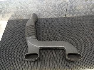 воздухозаборник Volkswagen Touareg 2 поколение 2014, 13717812058