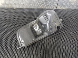 пластик Volkswagen Touareg 2 поколение 2014, 7P6819512