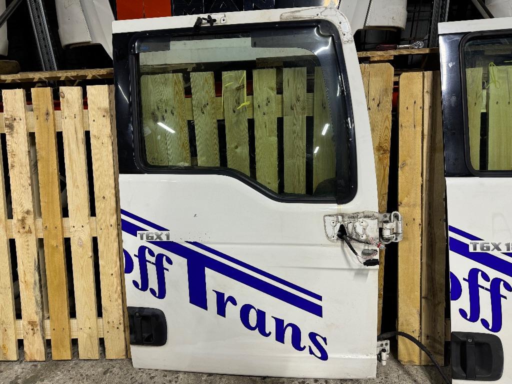 дверь передняя правая MAN TGX 1 поколение 2013, 81626004130 - фото №1