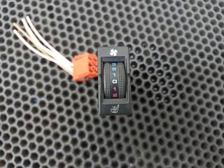 кнопка обогрева сидений MAN TGX 1 поколение 2013, 81259070318